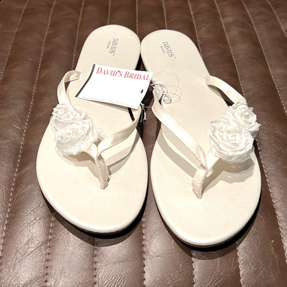 NWT David’s Bridal Wedding Flip Flops XL
